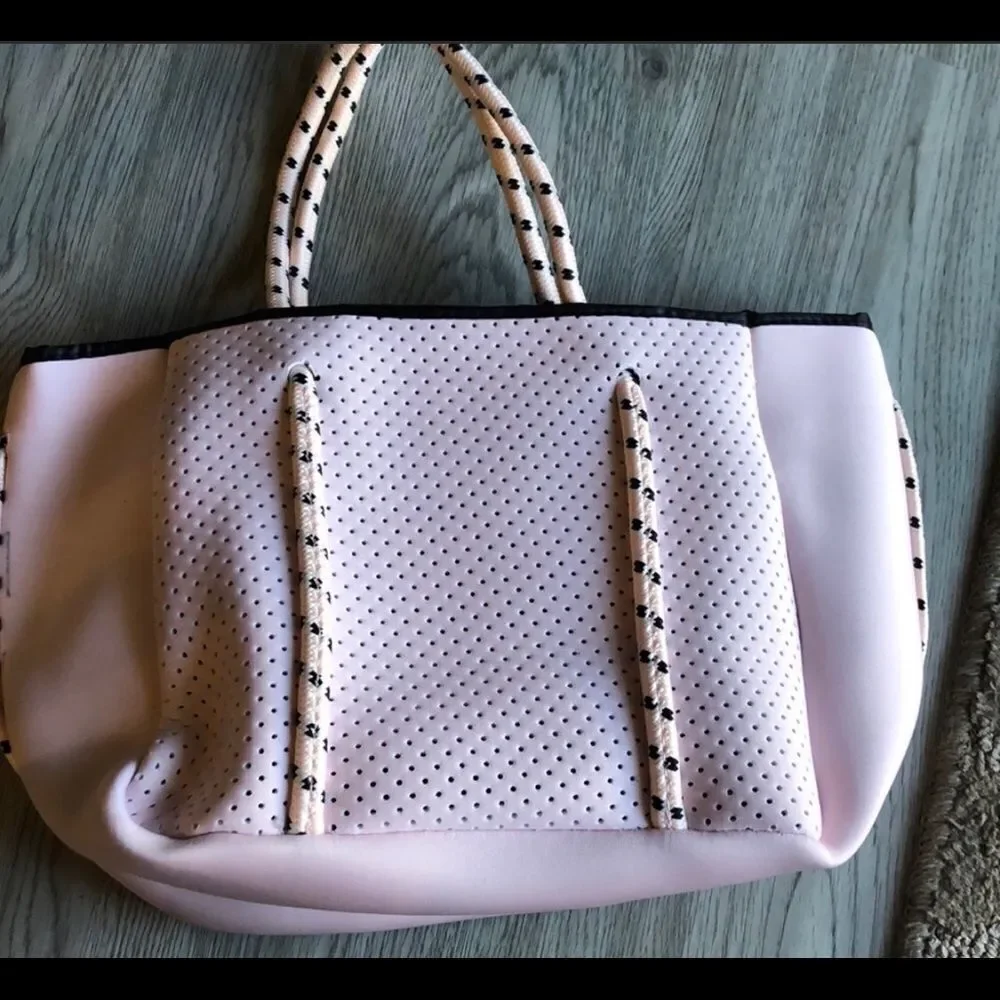 ‎Neoprene Tote Light Pink
